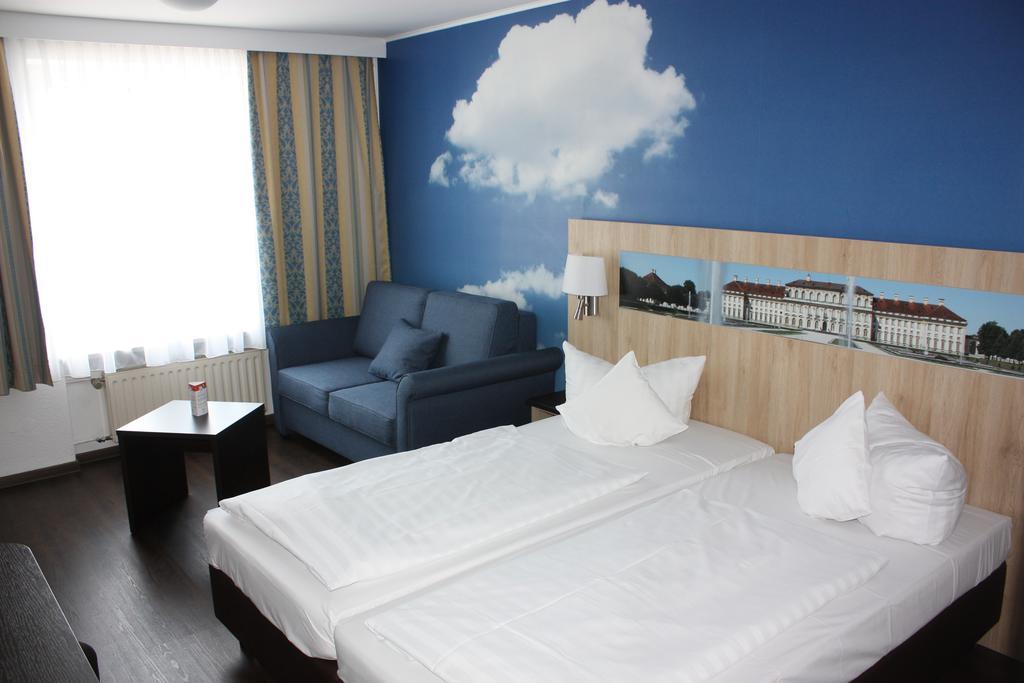 Hotel Blauer Karpfen Oberschleißheim 객실 사진
