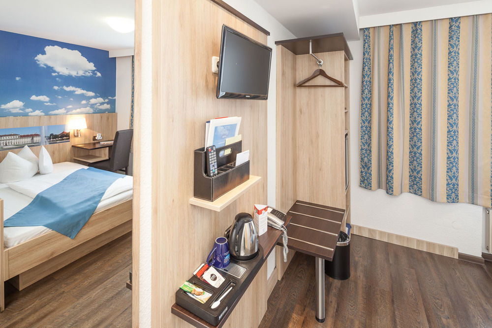 Hotel Blauer Karpfen Oberschleißheim 외부 사진